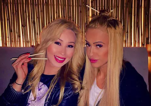 Domnişoara de onoare a dat-o de gol! Cum va arăta rochia de mireasă a Andei Adam