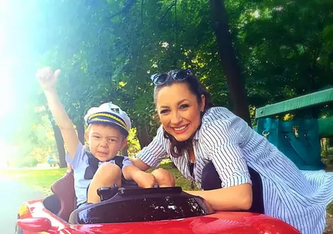 Fiul lui Măruță, David, și-a tras mașină ca a mamei lui!