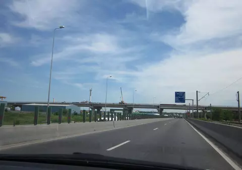 ”Crește” autostrada din România! Află unde se dă în folosință o nouă bucată de șosea cu șase benzi