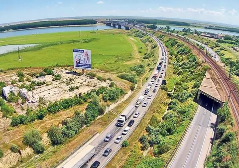 Accident pe A2! Trei mașini implicate! Trafic îngreunat la stația de taxare de la Fetești