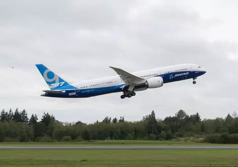 Incredibil, ce AVION! Uite cum poate decola APROAPE VERTICAL! | VIDEO