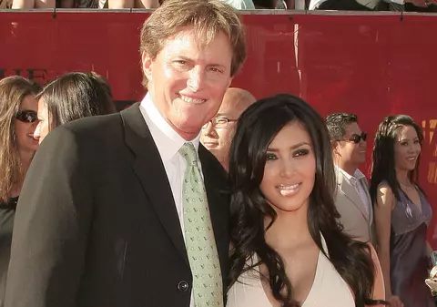 Tatăl lui Kim Kardashian a devenit ”MAMA” ei. S-a transformat în FEMEIE | FOTO&VIDEO