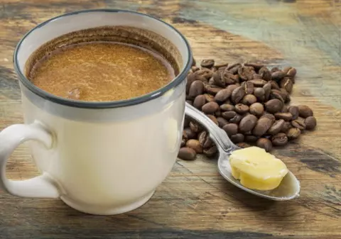 Băutura care l-a ajutat pe un bărbat să slăbească 40 de kilograme