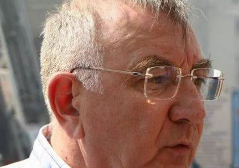 Situația asta frizează ridicolul! Chiliman este acuzat că a luat o șapgă istorică, iar fiul lui nu are 28 de euro! 