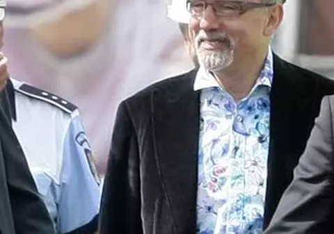 Consilierul primarului Sorin Oprescu, prins în timp ce lua MITĂ