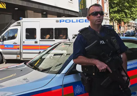 Caz ȘOCANT în MAREA BRITANIE! Un tânăr și-a VIOLAT și OMORÂT MAMA. Femeia a fost TORTURATĂ cu trei arme