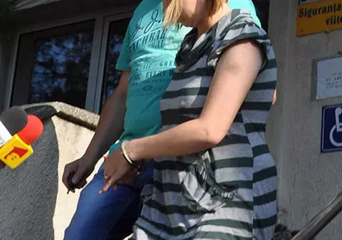 Femeia care şi-a eviscerat bebeluşul i-a şocat pe judecători. A povestit în detaliu crima oribilă