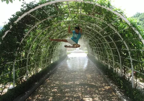 Nu, nu este Jackie Chan. Este Daniel Ciobanu, fostul manechin al lui Bote I FOTO