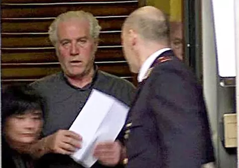 Şocant! Preot italian făcea sex cu minori români în biserică 