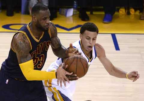 A început finala NBA. LeBron James, învins în primul meci