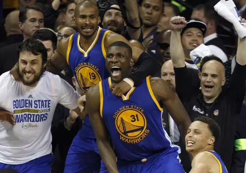 Stephen Curry l-a bătut pe LeBron James. ^Golden State Warrios e noua campioană NBA