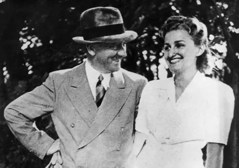 Chiloții amantei lui Hitler, scoși la LICITAȚIE. Cum au fost găsiți