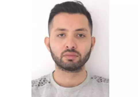 Bărbatul care a înjunghiat un tânăr în Centrul Vechi a fost prins pe Aeroportul din Madrid