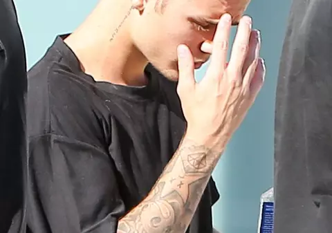 După ce a dat de BELEA, Justin Bieber a luat-o pe calea BISERICII