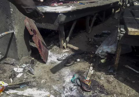 CUTREMURĂTOR! 20 de morți și 50 de răniți într-un atac sinucigaș comis de o COPILĂ KAMIKAZE