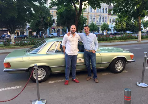 Mihai Leu a ales varianta retro! Uite cu ce mașină șmecheră s-a dat azi!