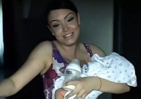 Motivul pentru care Mantea nu-şi pune poze cu bebeluşul pe Facebook. Nimeni nu a văzut până acum chipul copilului