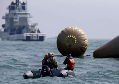 Tragedie! O navă de croazieră s-a răsturnat din cauza furtunii. Sute de persoane sunt dispărute