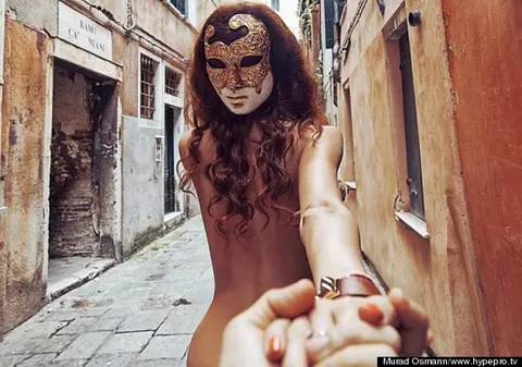 Tânărul care își fotografia obsesiv IUBITA DE LA SPATE S-A CĂSĂTORIT! Cum au arătat POZELE DE NUNTĂ! FOTO