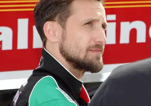 Ce face Dani Oțil în timp ce colegul lui este cap de afiș cu relația lui extraconjugală?