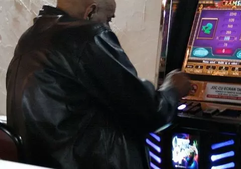 Care este PROCENTUL de câștig la PĂCĂNELE? Cât "dau" aparatele?