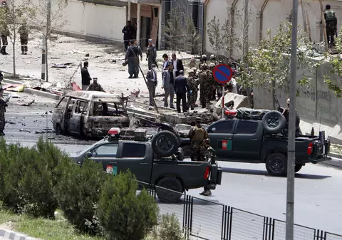 EXPLOZIE PUTERNICĂ la clădirea Parlamentului din Afganistan. TALIBANII şi-au asumat atacul