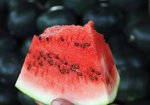 De ce n-ar trebui sa mananci pepenele care are crapaturi inauntru