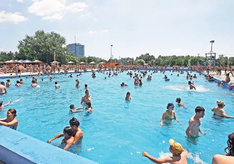 Medicii avertizează: Ştrandul şi piscina, surse de boli de piele