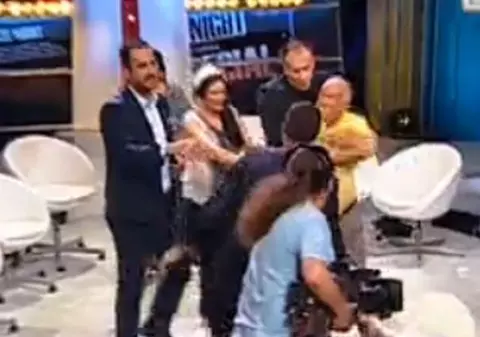 BĂTAIE în direct. Adelina Pestriţu a ţipat ca din gură de şarpe, iar Mădălin Ionescu a cerut ajutorul colegilor din regie