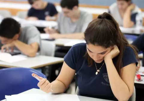 Rugăciune pentru ajutor la examene! Spune-o în seara de dinaintea BAC-ului ca să fie bine