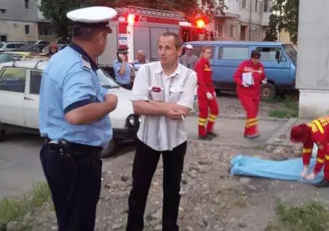 Un timişorean s-a aruncat de pe bloc, sub privirile pompierilor care veniseră să-l ajute