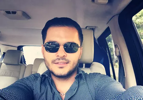 Ce poză obscenă și-a pus Vârciu pe internet!