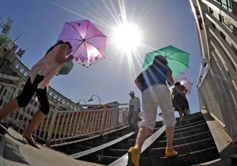 PROGNOZA METEO pentru următoarele două zile. Ne vom topi de cald şi la umbră