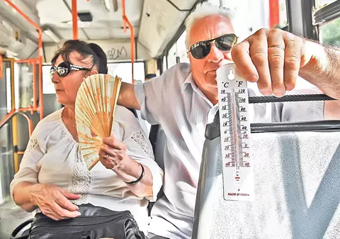 Valul de foc din Occident se apropie de România. Azi vor fi 38° C la umbră!