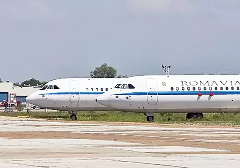 Controlorii de trafic țin avioanele la sol