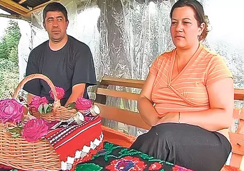 Trimit dulceaţă de trandafiri africanilor