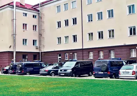 Șpăgi la universitatea condusă de soția lui Sorin Frunzăverde