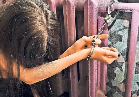 EXCLUSIV | Ţinută în lanţuri şi violată timp de trei ani