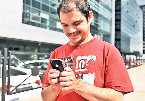 Campioni la distrus telefoane scumpe!