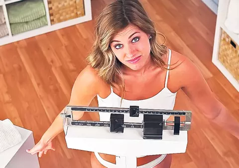 Obiceiuri care-ţi distrug dieta de slăbit | Nutriţioniştii ne îndeamnă să răspundem la 10 întrebări