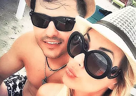 Litoralul VIP-urilor | Bogăţie pe Facebook, sărăcie în realitate