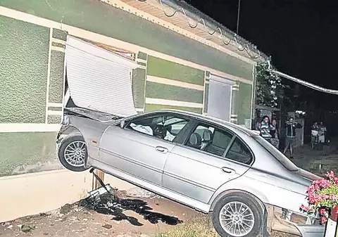 Și-a parcat bolidul în camera copiilor