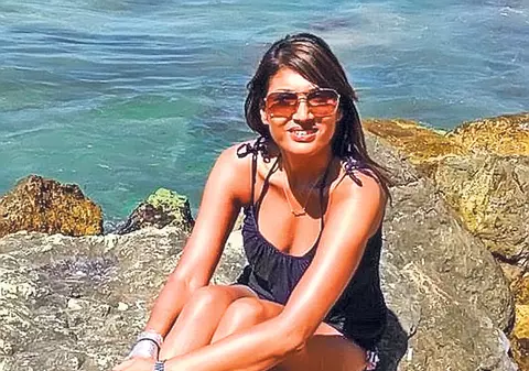 La vârstă… trecută, la corp… dinamită | Deși ar putea să fie bunicuță, le face concurență acerbă tinerelor