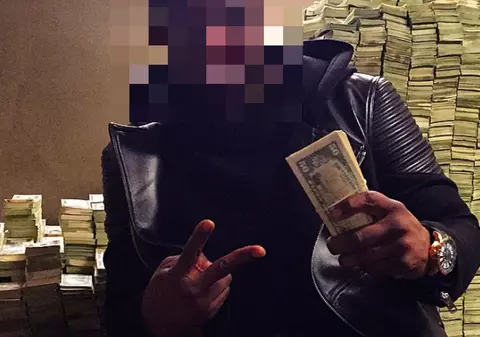 Degeaba se lăuda cu grămezi de bani! Un rapper celebru a intrat în faliment 