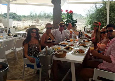 Anda Adam se tratează în luna de miere cu homari