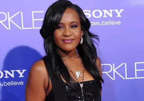 E INCREDIBIL ce puteau face rudele lui Bobbi Kristina în timp ce aceasta se afla în comă