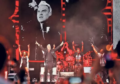 Organizatorii concertului susţinut de Robbie Williams, sancţionaţi de ANPC! Ce amendă trebuie să plătească