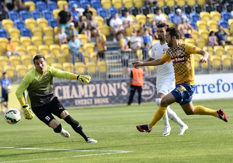 LIGA I. CSMS Iași - Petrolul 1-0. Gol Golubovici, gafă Pecanha! Meci slab, spre catastrofal, făcut praf și de arbitrul Găman! N-a dat două ”roșii” oaspeților și unul gazdelor!