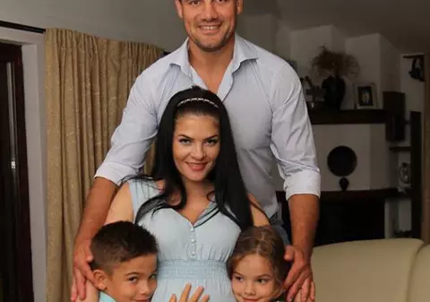 Intră aici să o vezi pe fetița de o zi a lui Ionuț Iftimoaie!