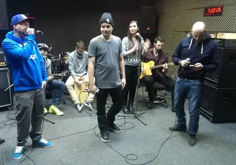 PREMIERĂ LIBERTATEA.RO | Passcall lansează "1 Life 1 love", în varianta live studio